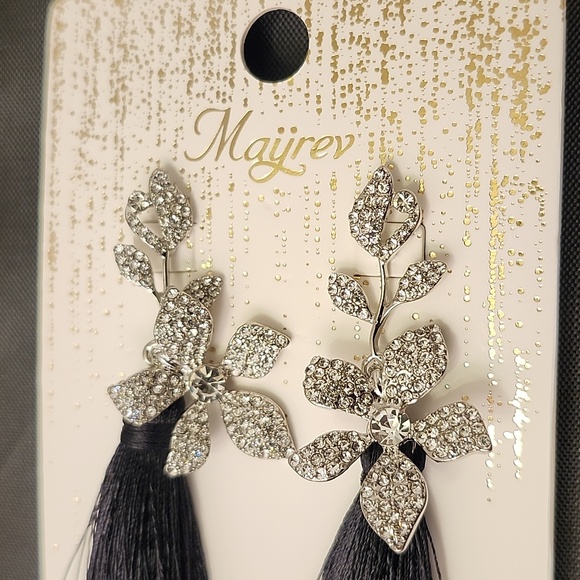 BRAND NEW MAYREW FLOWER RHINESTONE TASSEL DECOR EARRINGS - Picture 7 of 10